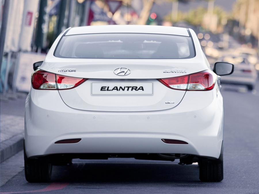  Hyundai Elantra 2011 года  (ZA) (фото 2 из 16)
